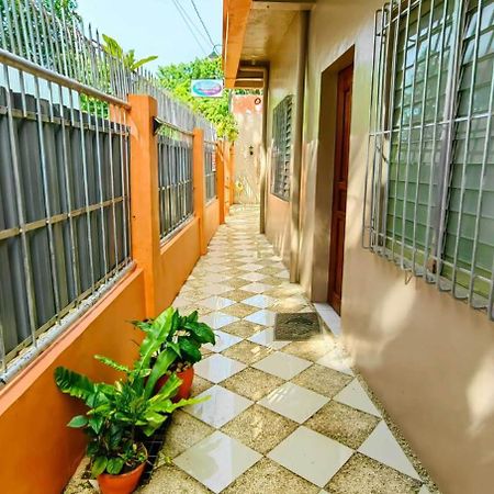OYO 618 Las Residencias Bed And Breakfast Puerto Princesa Exterior foto