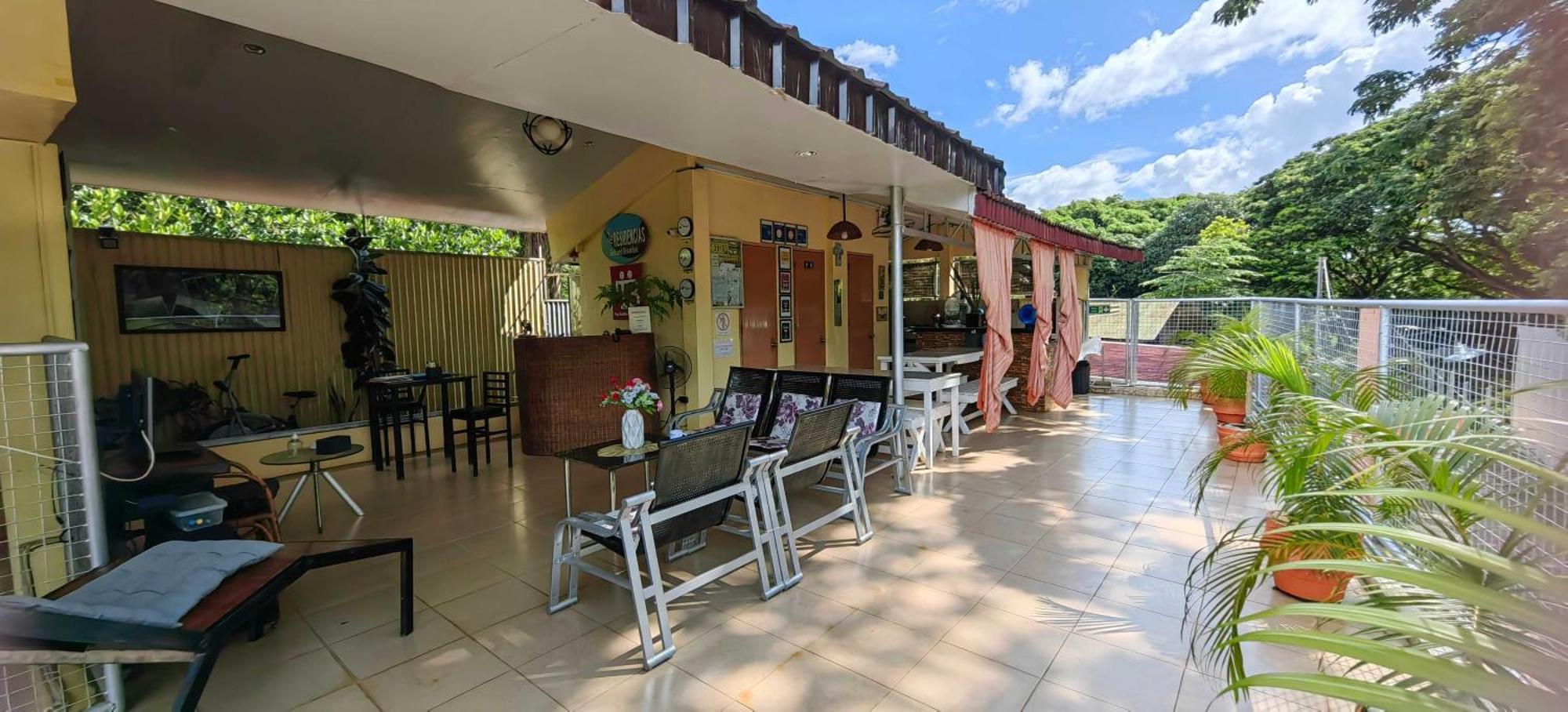 OYO 618 Las Residencias Bed And Breakfast Puerto Princesa Exterior foto