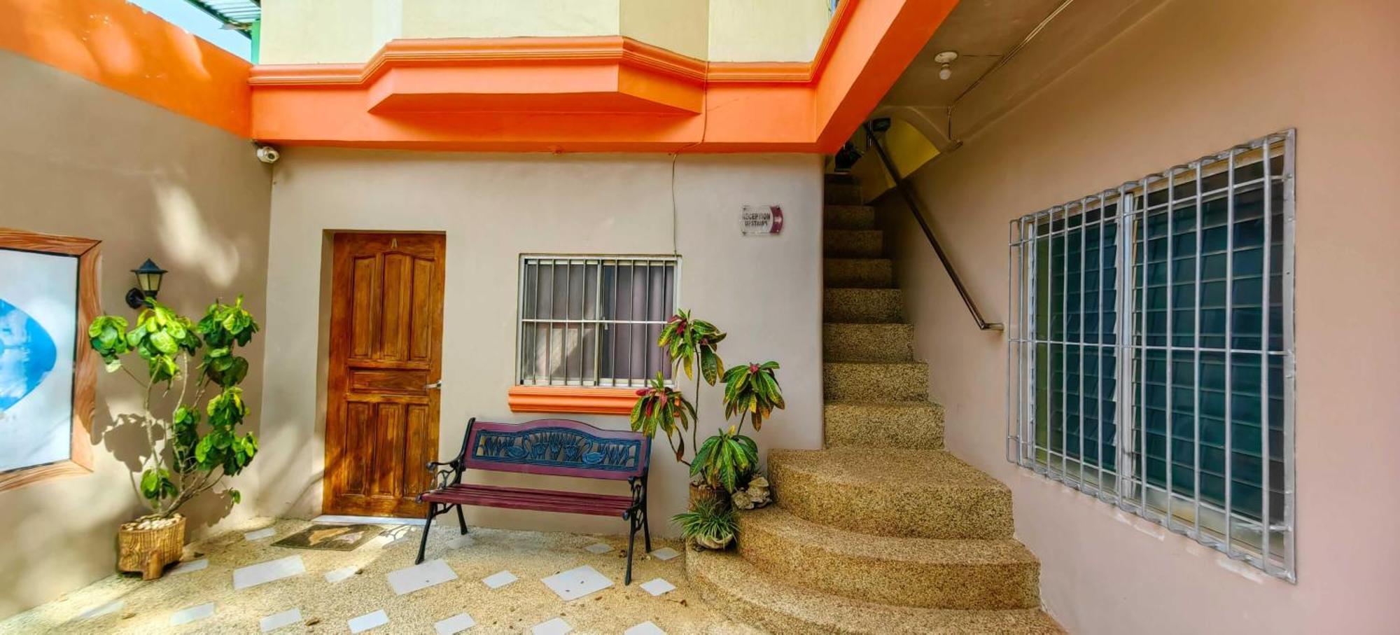 OYO 618 Las Residencias Bed And Breakfast Puerto Princesa Exterior foto